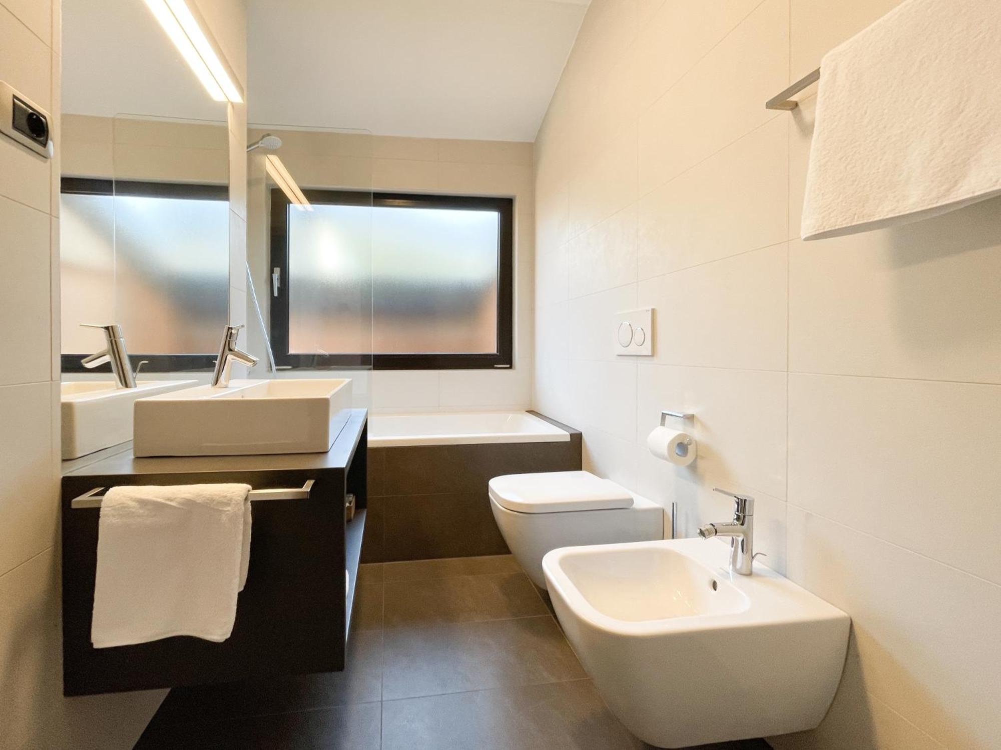 Hotel Schoenbrunn Merano Room photo