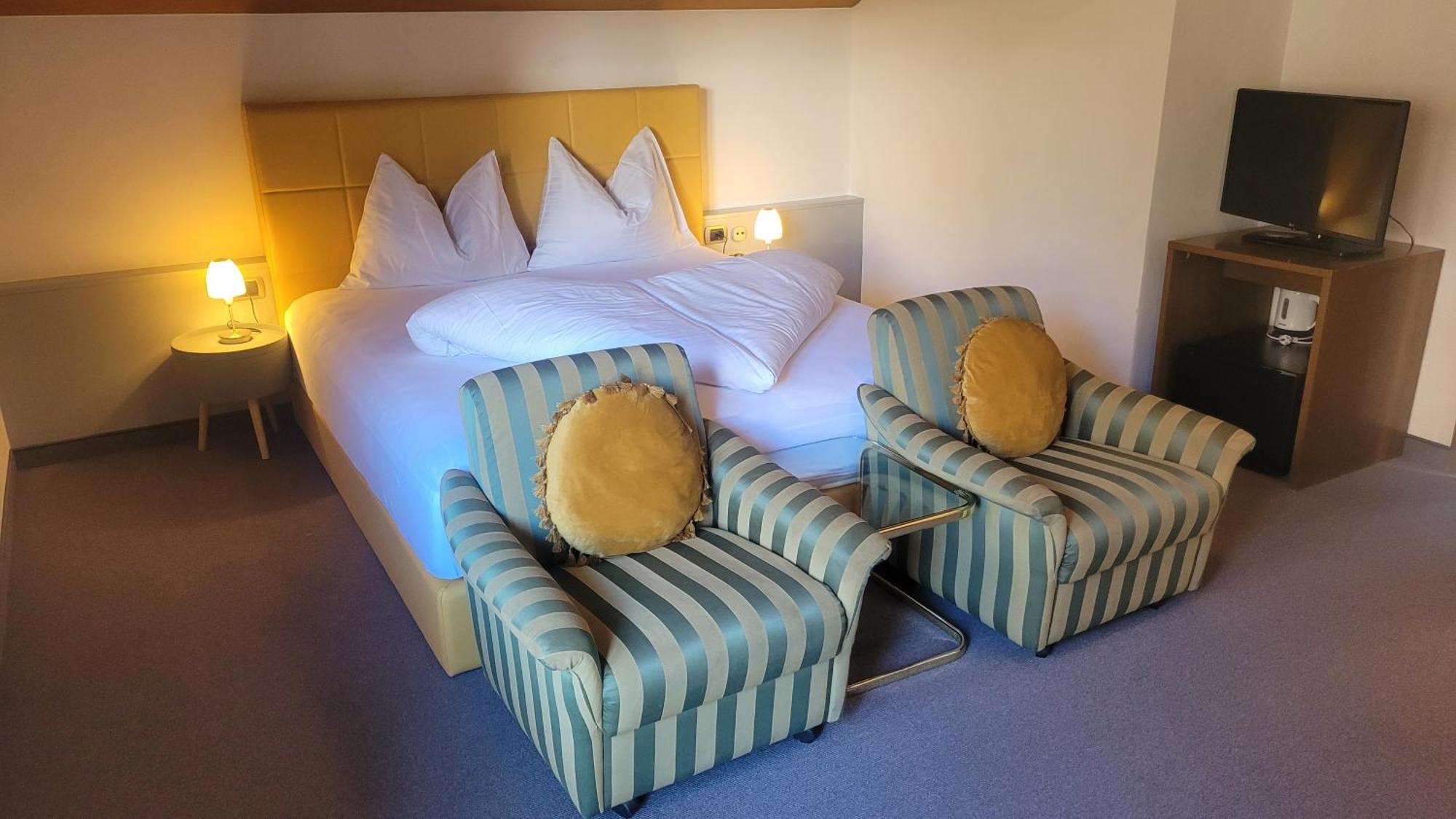 Hotel Schoenbrunn Merano Room photo
