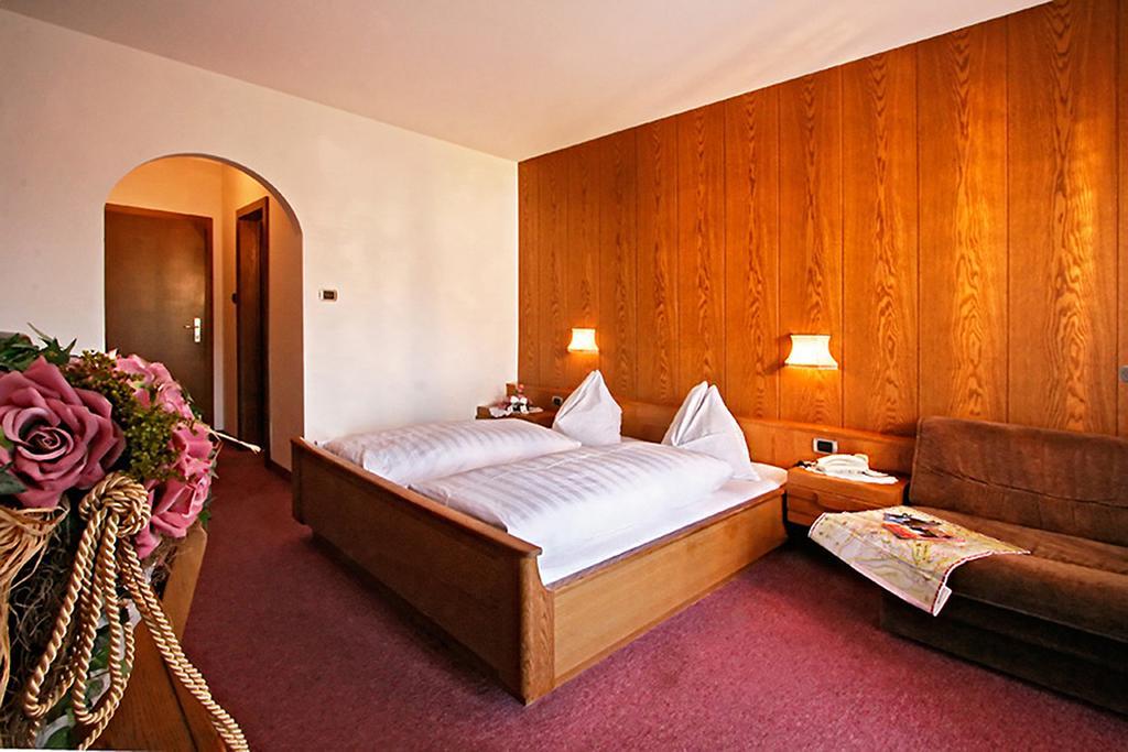 Hotel Schoenbrunn Merano Exterior photo