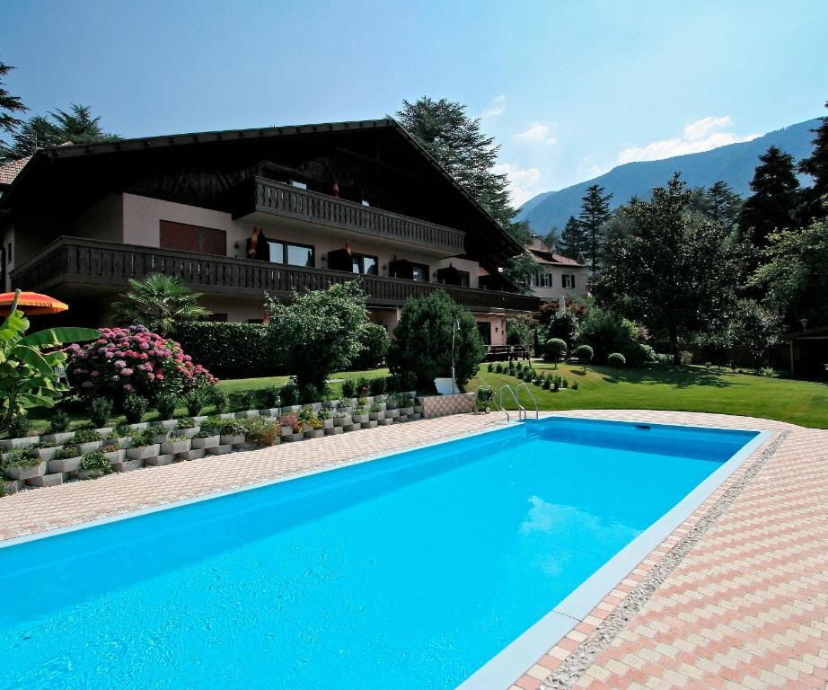 Hotel Schoenbrunn Merano Exterior photo