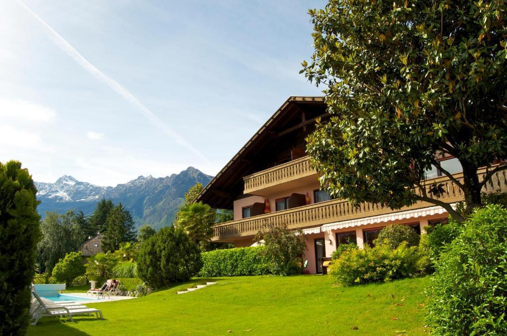 Hotel Schoenbrunn Merano Exterior photo