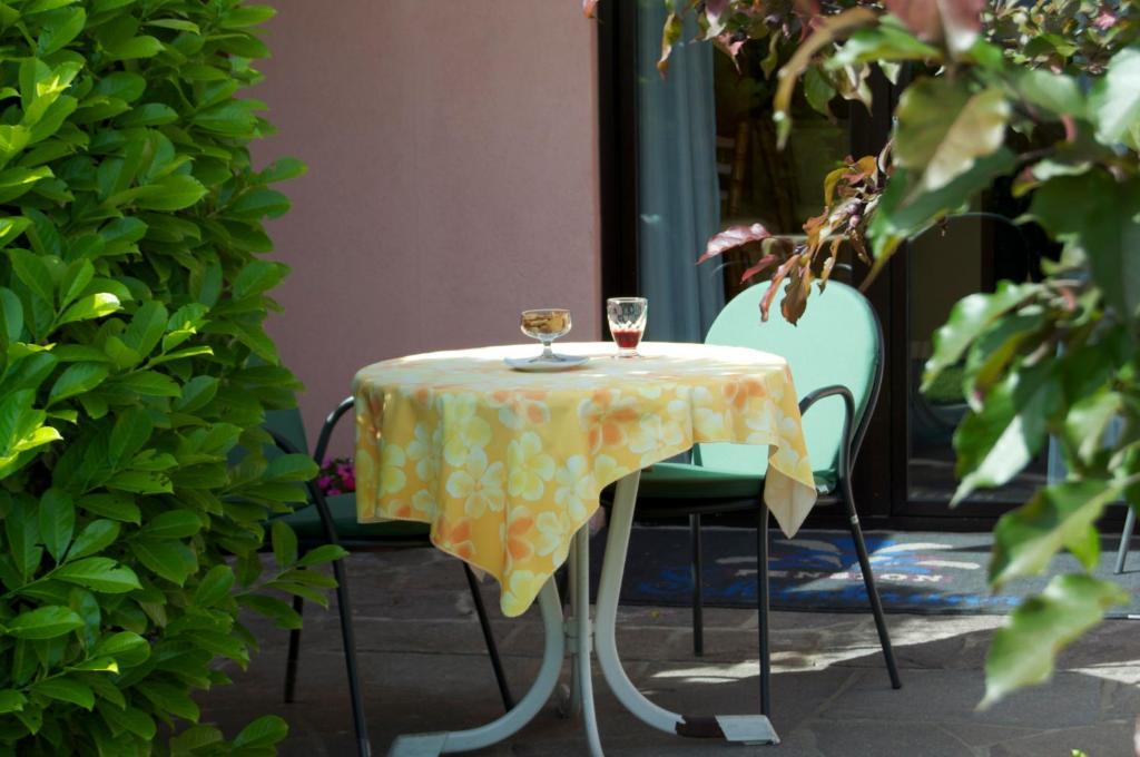 Hotel Schoenbrunn Merano Exterior photo